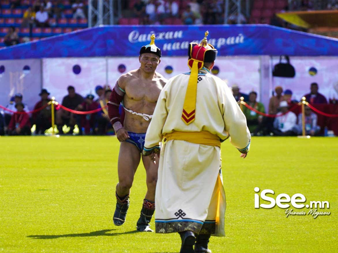 Дорноговь аймгийн Айраг сумаас төрсөн анхны улсын цолтой бөх Улсын начин М.Бямбадоржид гурван өрөө байр бэлэглэжээ