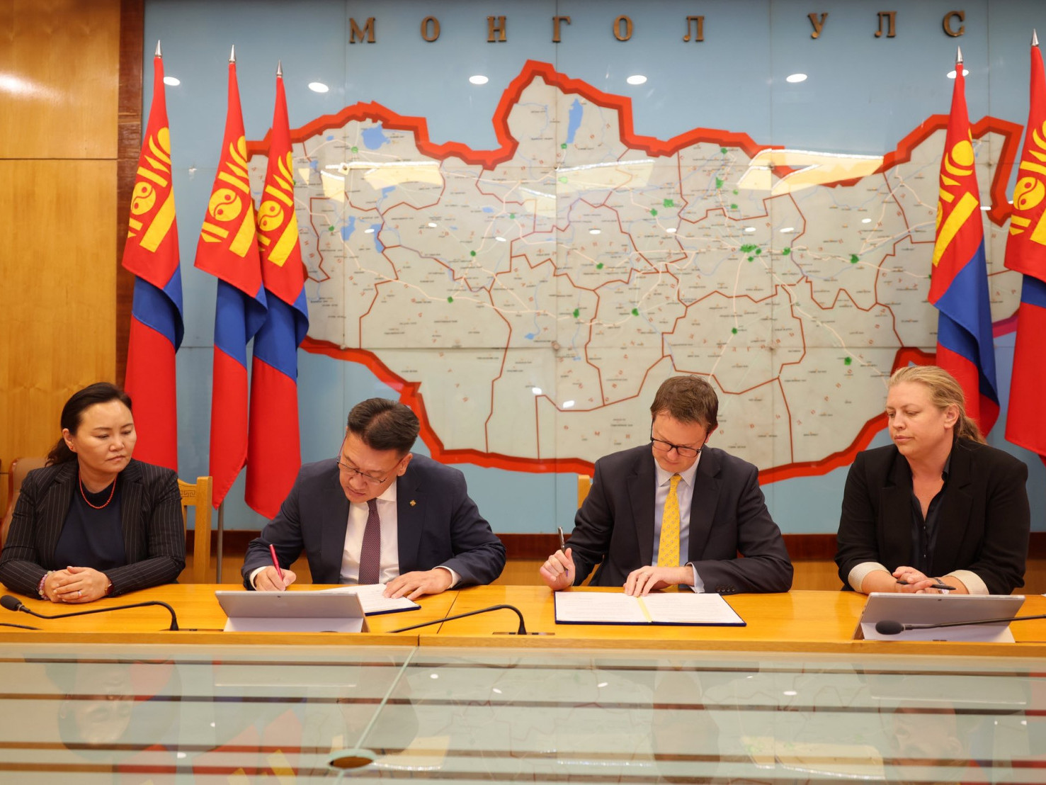 "Оюу толгой" төслийн зээлийн хүүг бууруулахаар талууд тохиролцоонд хүрчээ