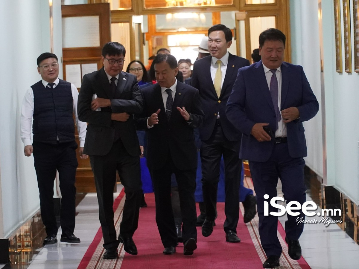 БШУ-ны үйлдвэрчний эвлэлийн холбоо Боловсролын яамтай хэлэлцээр хийж байна