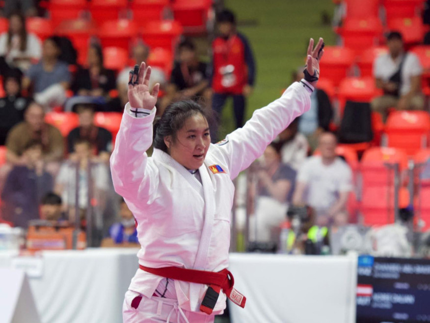 Б.Хулан дэлхийн аваргын хошой медальтан боллоо