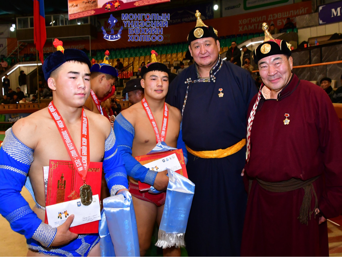 Үндэсний бөхийн 16 насны өсвөрийн аваргаар Улсын шонхор Р.Омар шалгарлаа