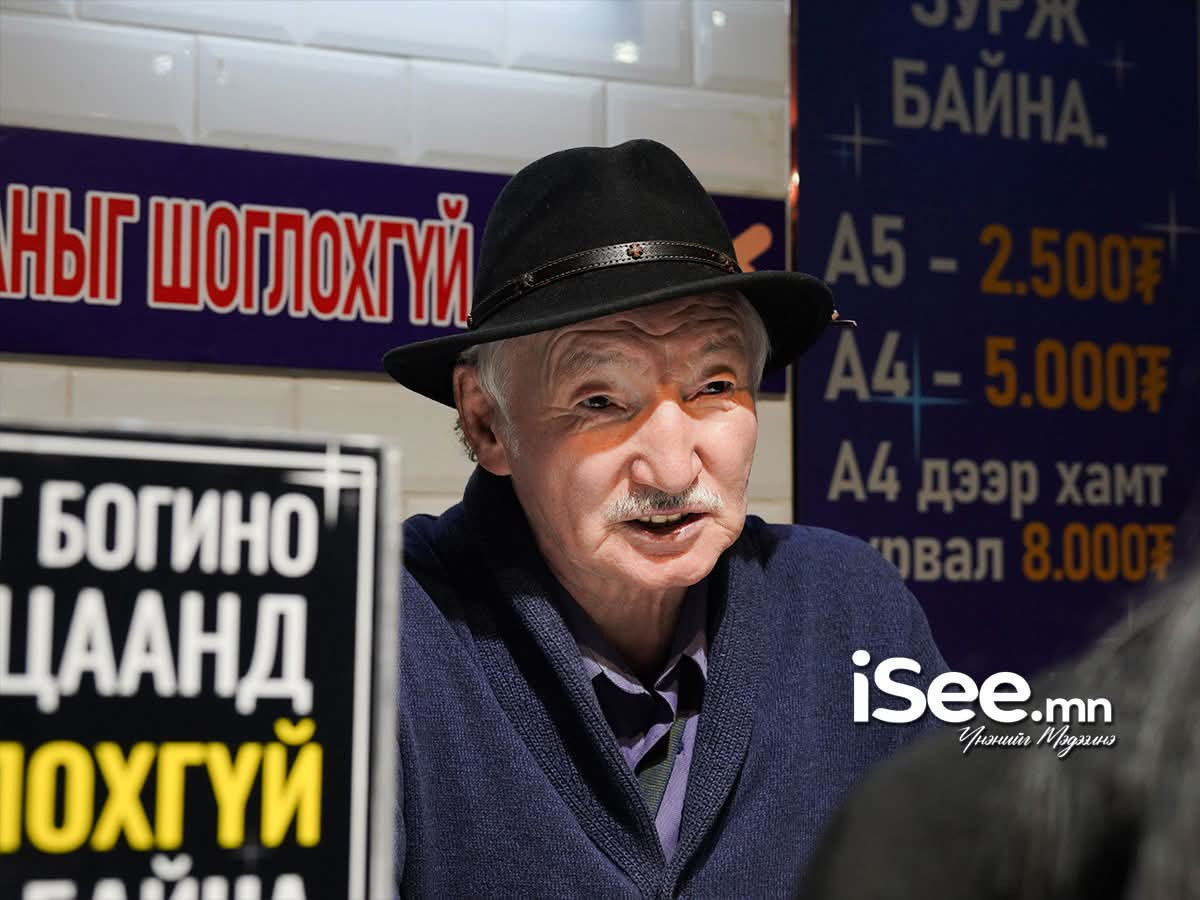 Д.Сүхбаатар: “Боксын Сүхээ” гэдэг байсан бол одоо “Тэнгисийн зурдаг өвөө” гэдэг болсон. Нас өндөр болоод шүүгч хийснээс зурах нь илүү сайхан санагдаж байгаа