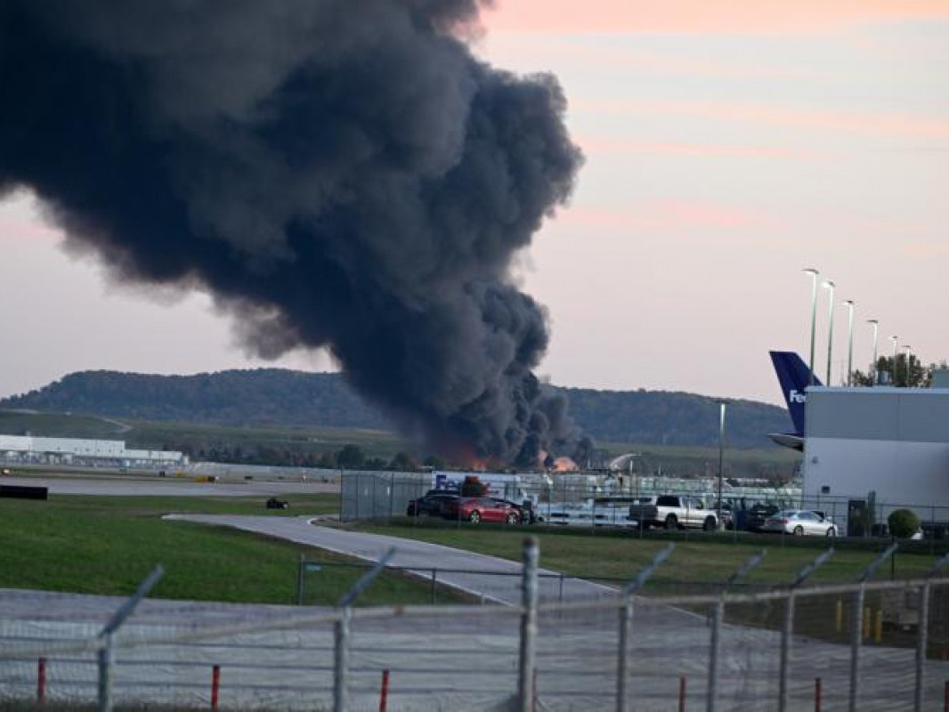 ВИДЕО: UPS Airlines компанийн ачааны онгоц АНУ‐ын Кентукки мужид сүйрчээ
