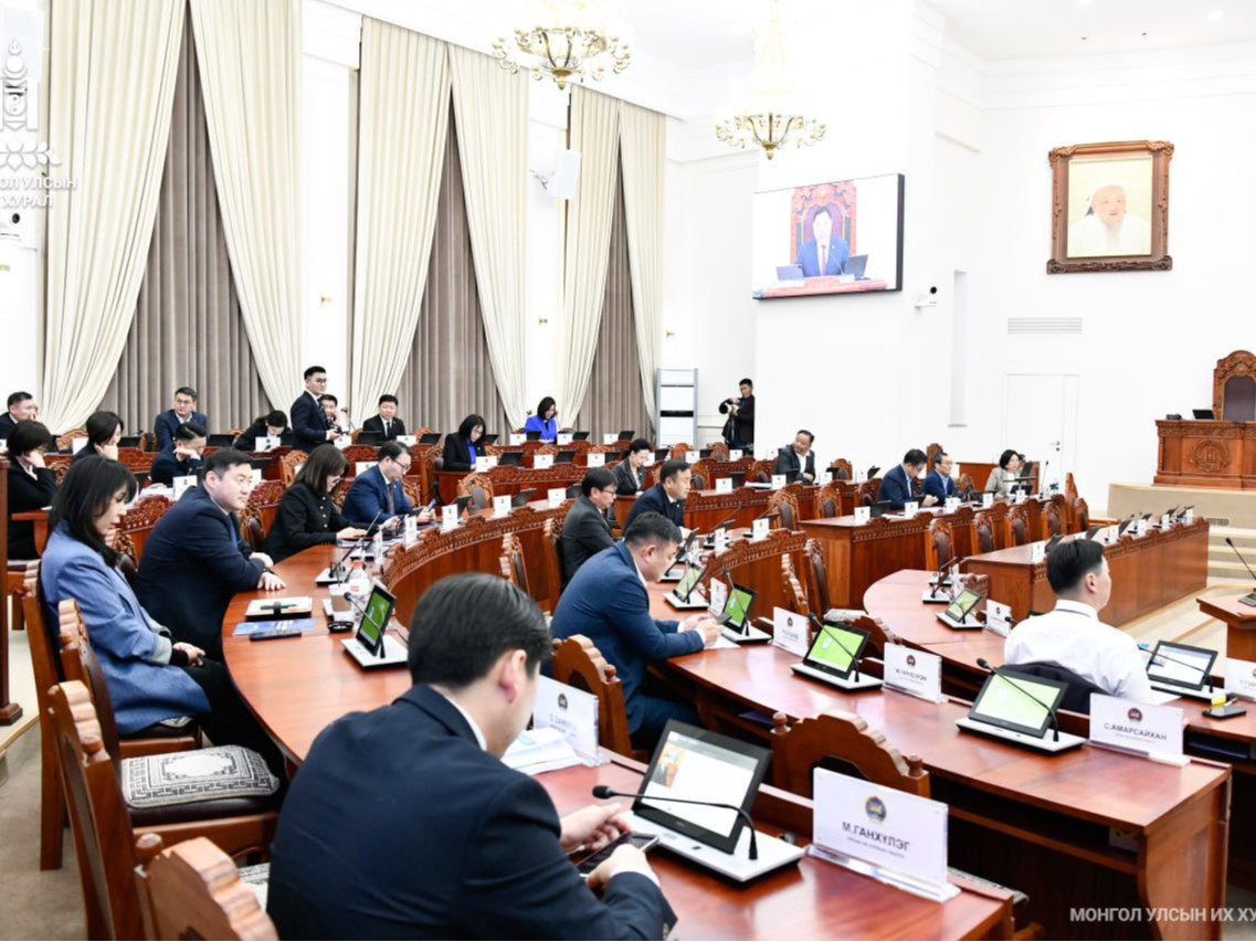  2026 оны төсвийн тухай хуулийн төсөлтэй хамт өргөн мэдүүлсэн хууль, тогтоолын төслүүдийг эцсийн хэлэлцүүлэгт шилжүүллээ