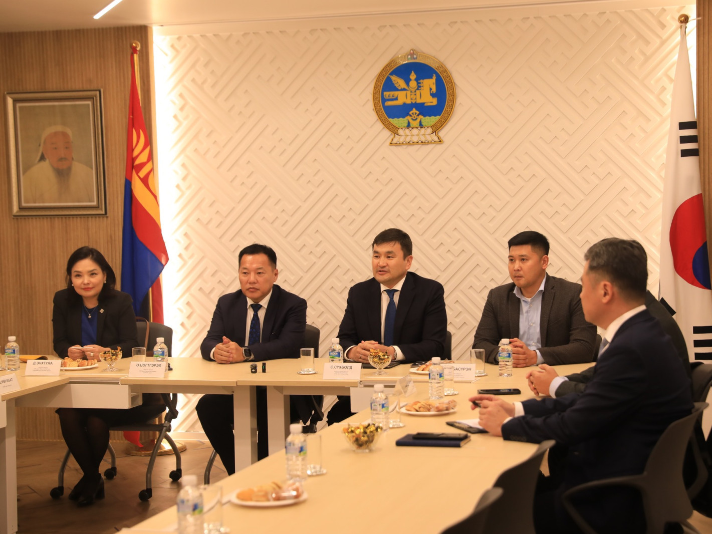 Ардчилсан намын удирдлагууд БНСУ-д оршин суугаа иргэдийн төлөөлөлтэй уулзжээ