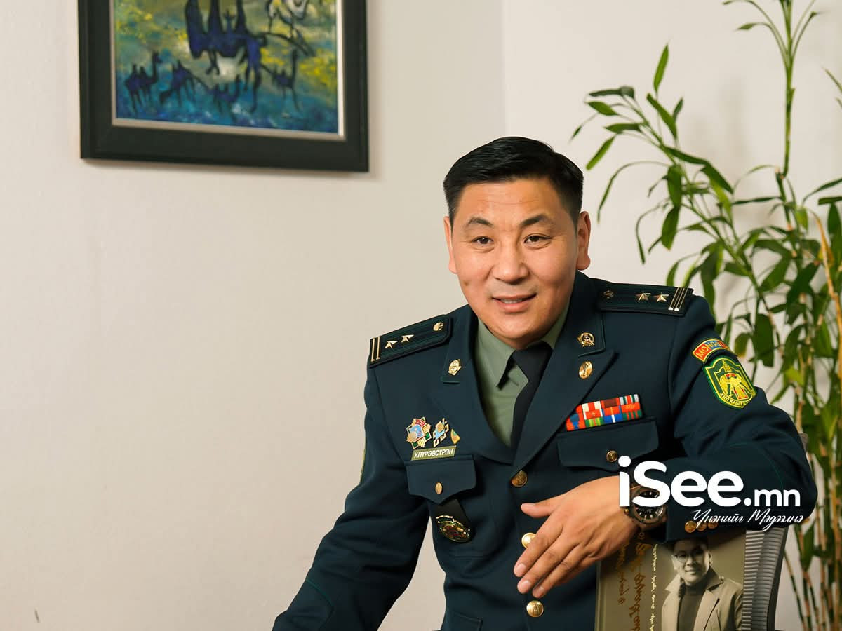 У.Пүрэвсүрэн: “Цэнхэр тэнгэрийн орон”, “Буурал даргын нутаг” зэрэг дууны шүлгийг би зохиосон гэхээс илүү миний сэтгэлээс “ургасан”