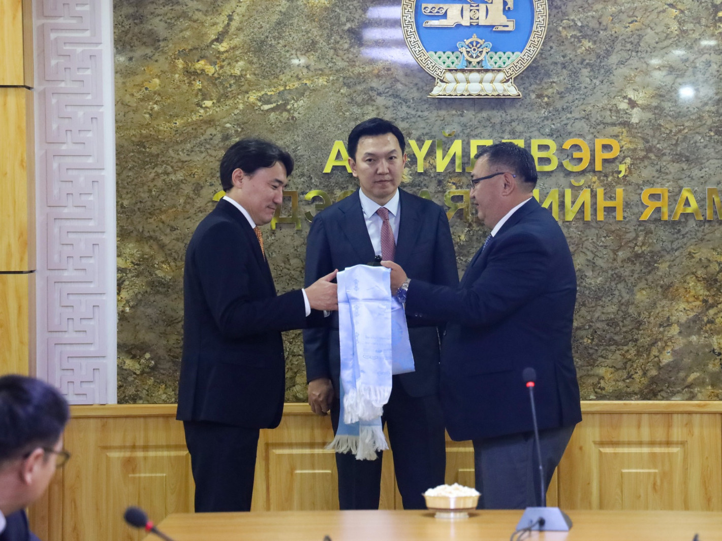 Аж үйлдвэр, Эрдэс баялгийн сайд Гонгорын Дамдинням ажлаа хүлээн авлаа