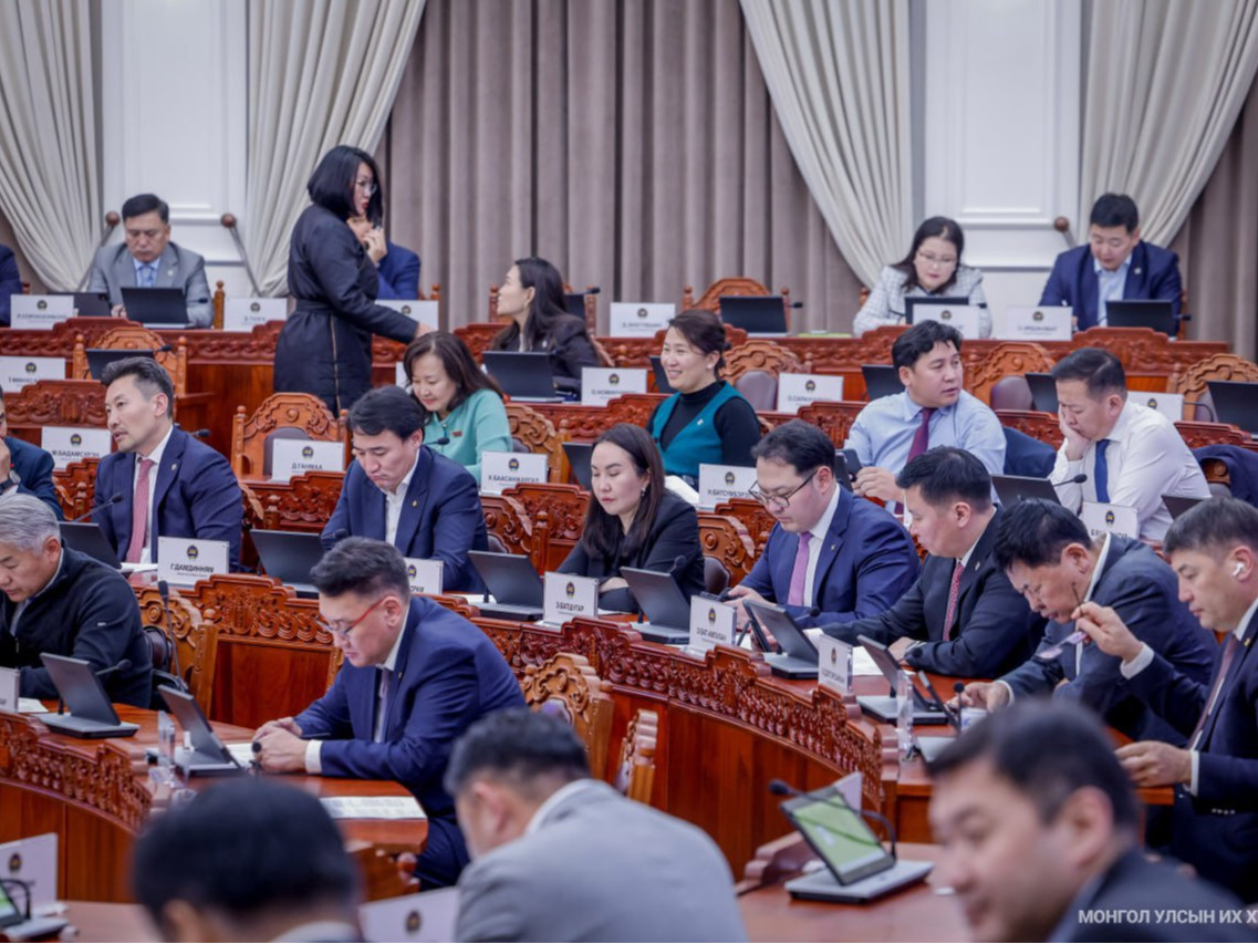 Монгол Улсын 2026 оны төсвийн тухай хуулийн төслүүдийг дөрөв дэх хэлэлцүүлэгт шилжүүлэв