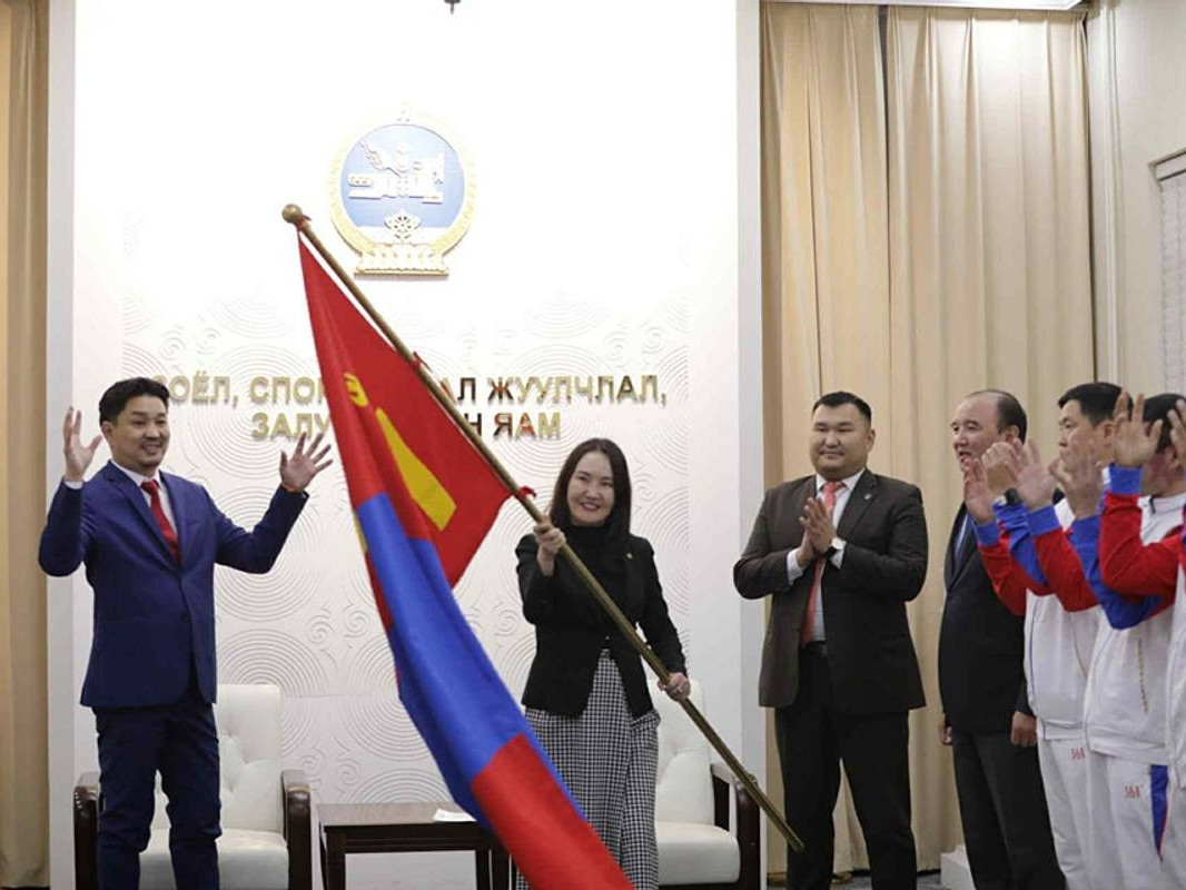 “Токио 2025” дифлимпийн наадамд оролцох Монголын багийн тугийг гардууллаа