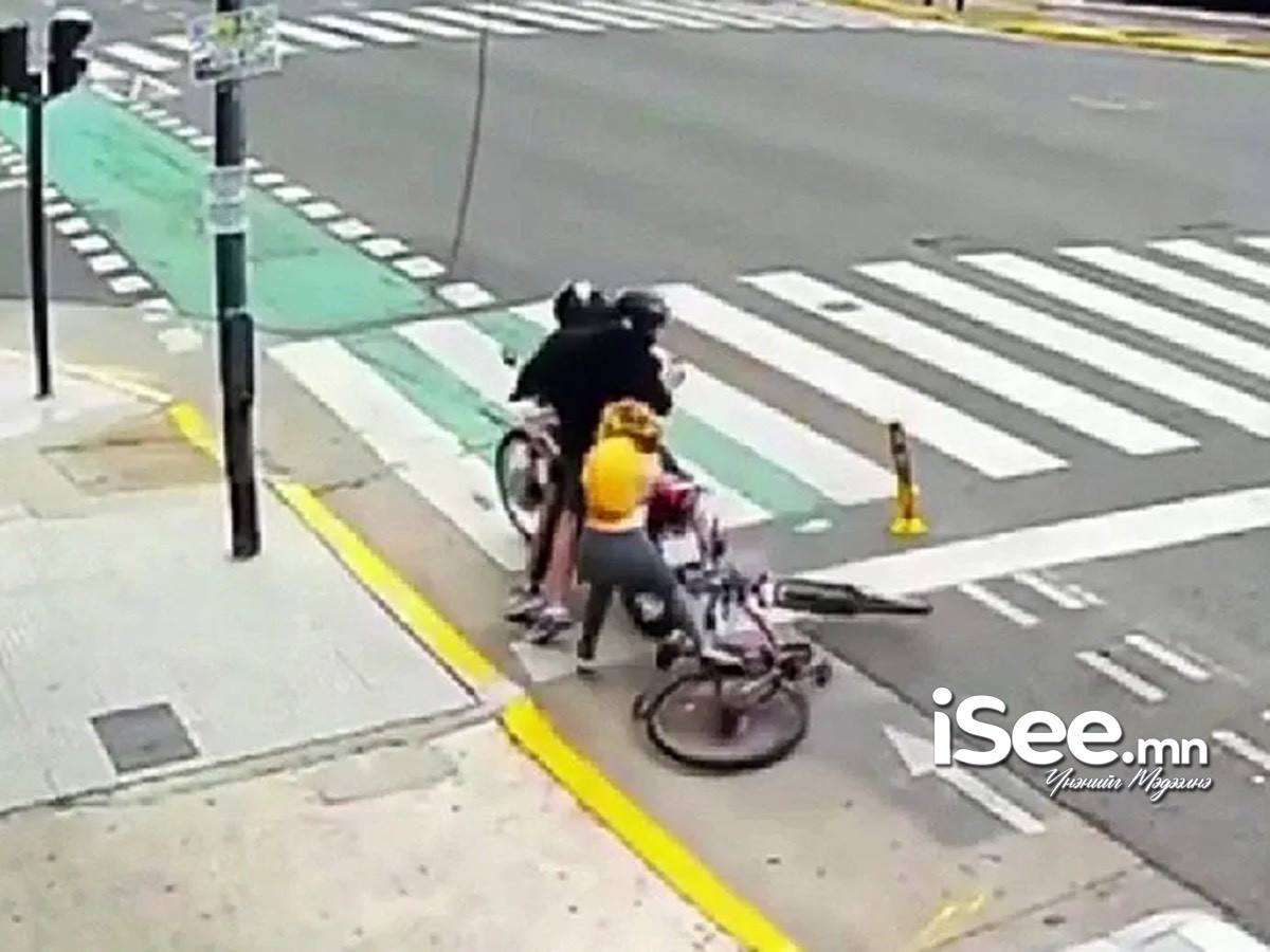 ВИДЕО: Аргентины хоёр дээрэмчний халдлага өртсөн эмэгтэй жуулчин нэгийг нь барьсан бичлэг шуугиан дэгдээв