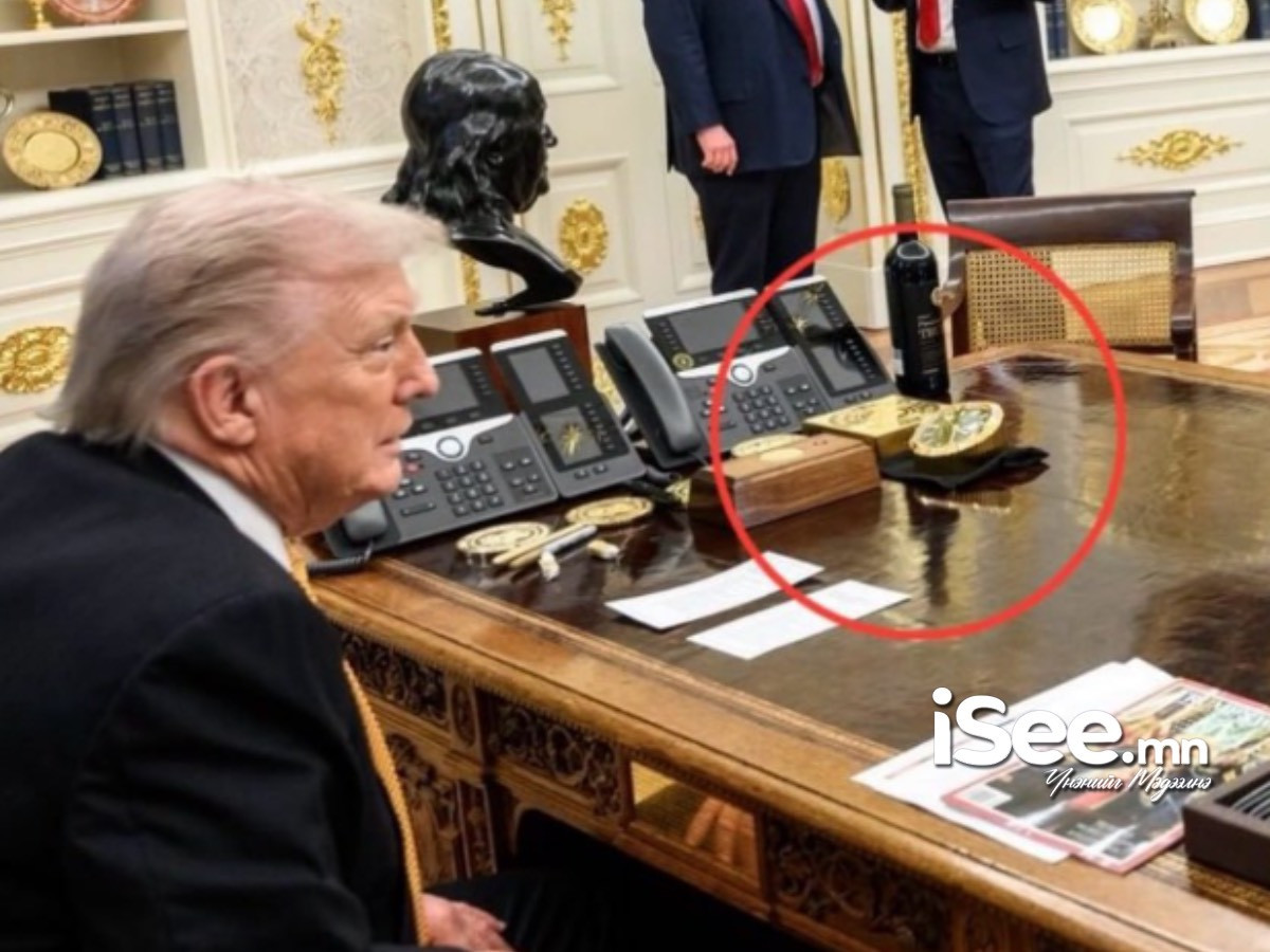 Швейцарын төлөөлөгчдөөс Д.Трампт "тусгай захиалгат Rolex ширээний цаг, 130 мянган ам.долларын алтан гулдмай"-г бэлэглэжээ