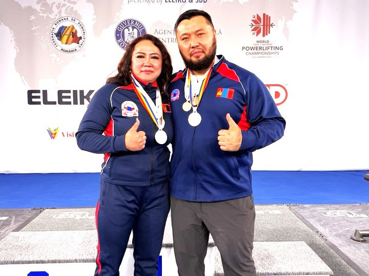 Т.Сайфолла, С.Мөнхзул нар пауэрлифтингийн ДАШТ-ээс нийлбэр дүнгээр медаль хүртсэн анхны Монгол тамирчид боллоо