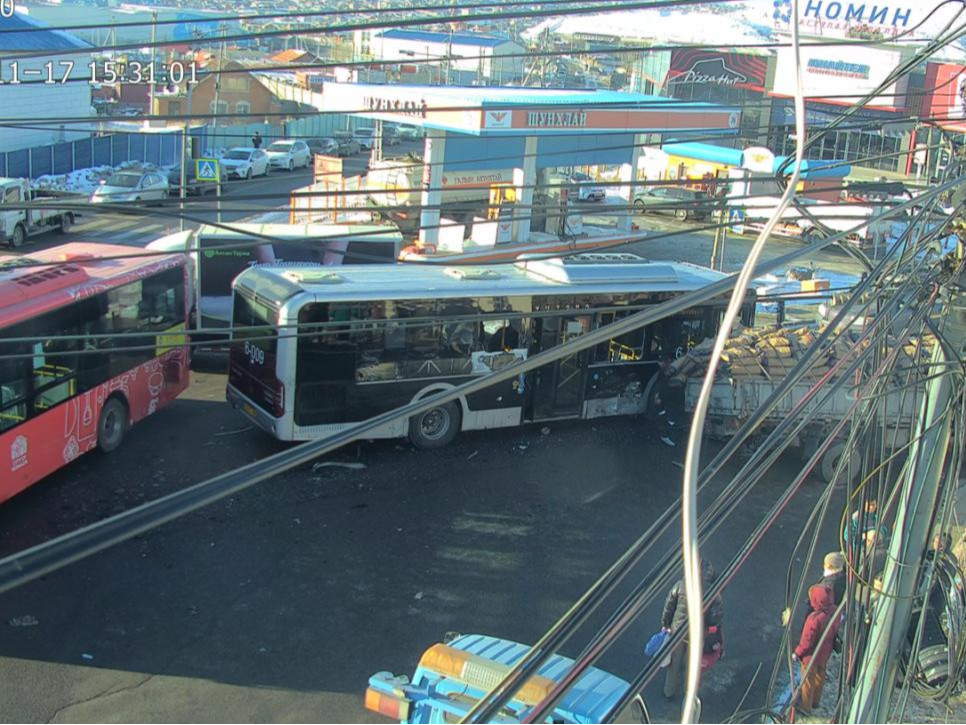 Замын хөдөлгөөний түгжрэл, ачаалал үүсгэсэн 7 зам тээврийн осол гарчээ