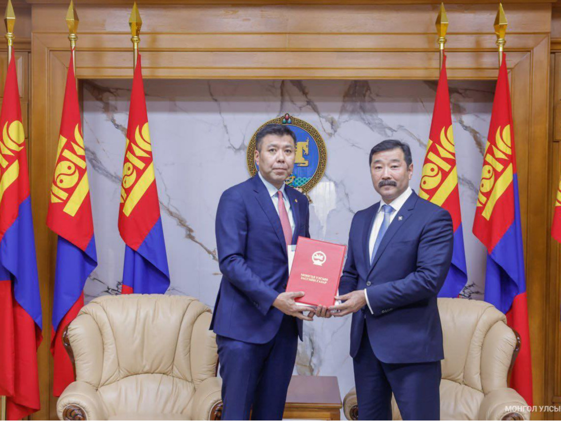 Гэр бүлийн тухай хуулийн шинэчилсэн найруулгын төслийг улсын их хуралд өргөн мэдүүллээ