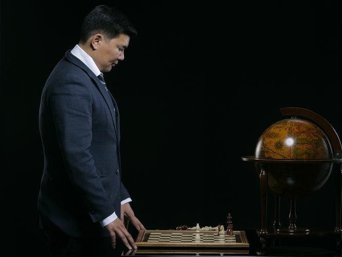 Ерөнхийлөгч асан Ц.Элбэгдорж өөрийн зөвлөх О.Чулуунбилэг агсныг дурсаж "Чуби" нийтлэлээ нийтэлжээ