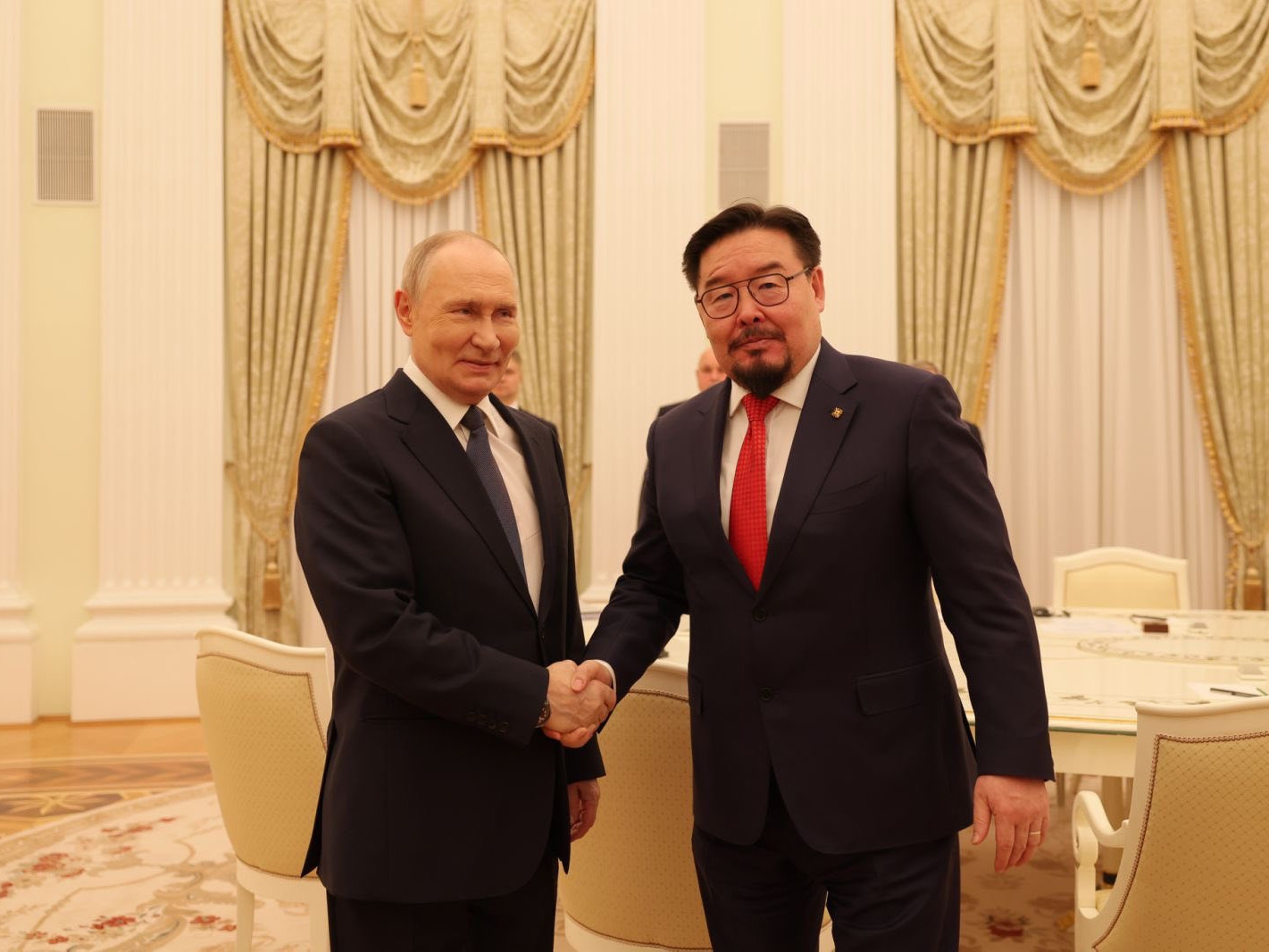 ШХАБ-ын хуралдааны үеэр Ерөнхий сайд Г.Занданшатар ОХУ-ын Ерөнхийлөгч В.Путинтэй уулзжээ