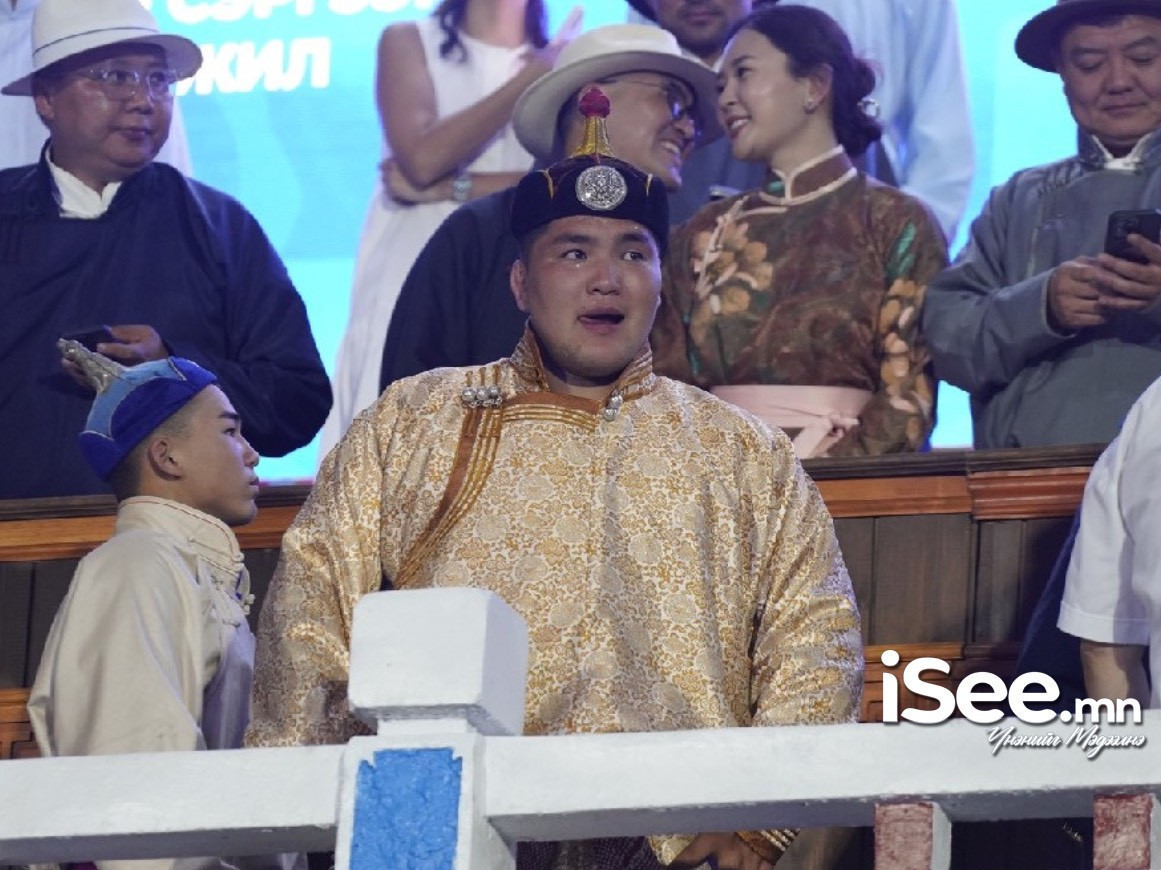 “Монгол бахархлын өдөр”-т зориулсан барилдаанд улсын арслан Э.Батмагнай түрүүллээ 