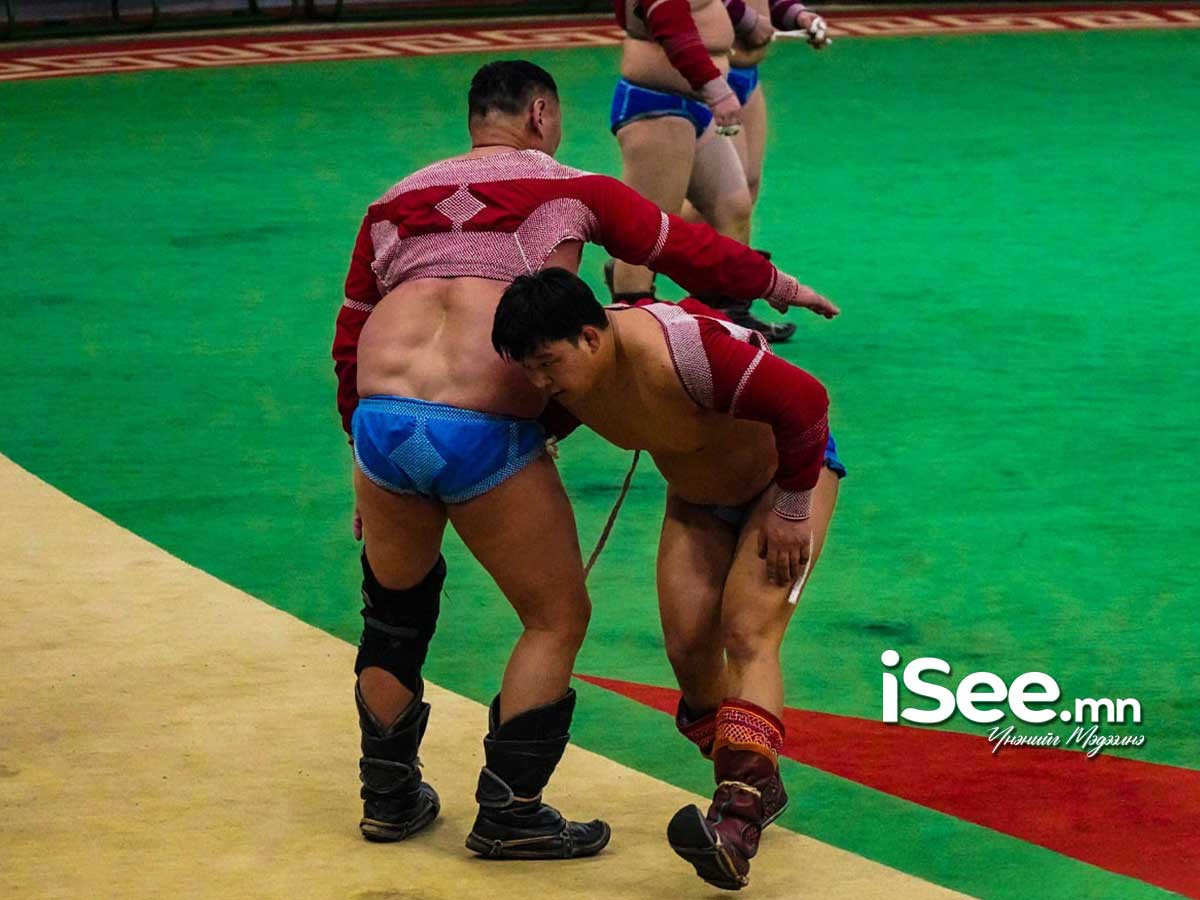 Бүгд найрамдах улсын Үндсэн хуулийг баталсан өдрийн барилдаанд 128 бөх барилдана