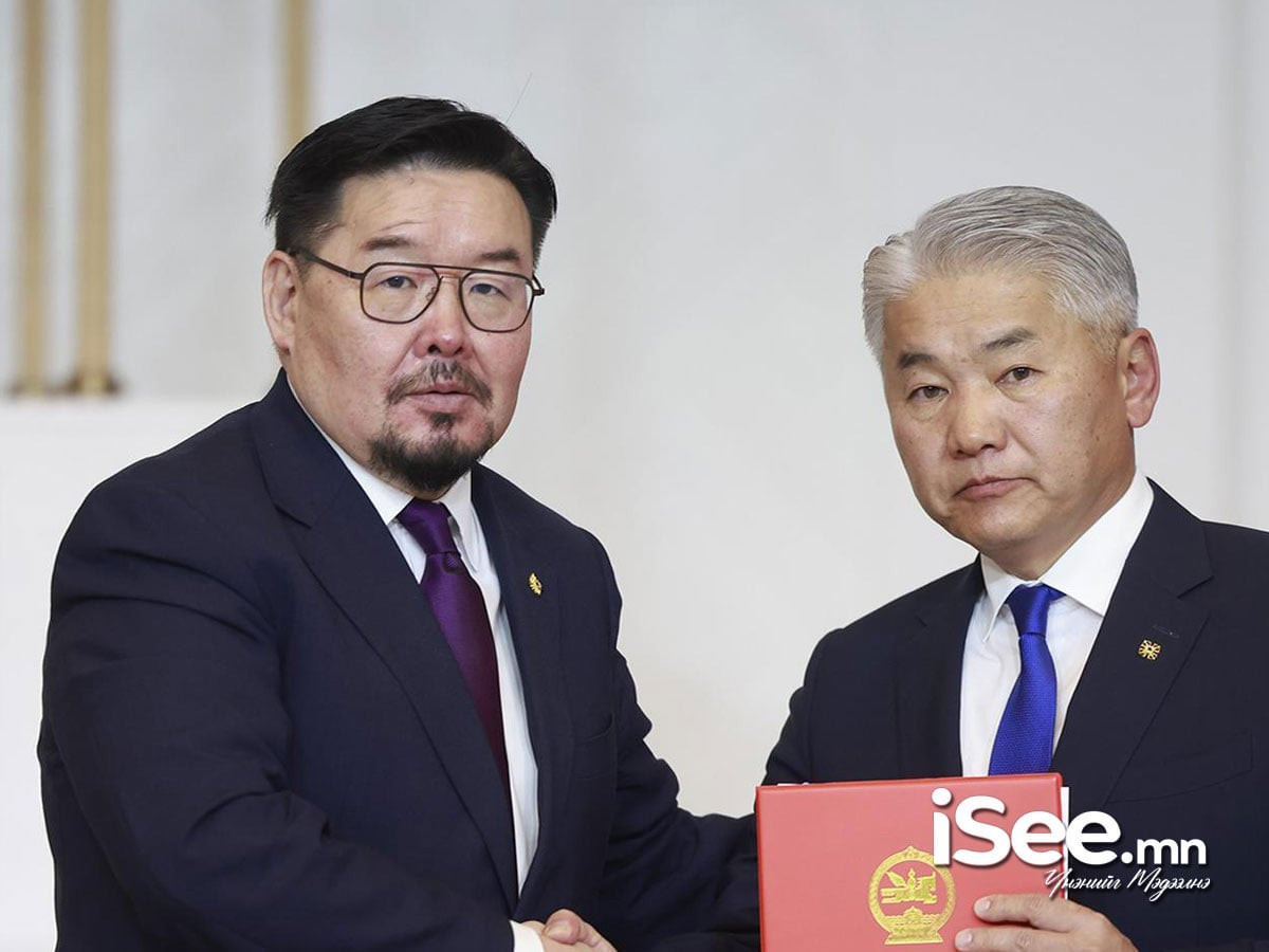 ЭЗХ-ийн сайдаар томилогдсон Ж.Энхбаяр, ХХААХҮ-ийн сайдаар томилогдсон М.Бадамсүрэн нар тангарагаа өргөлөө
