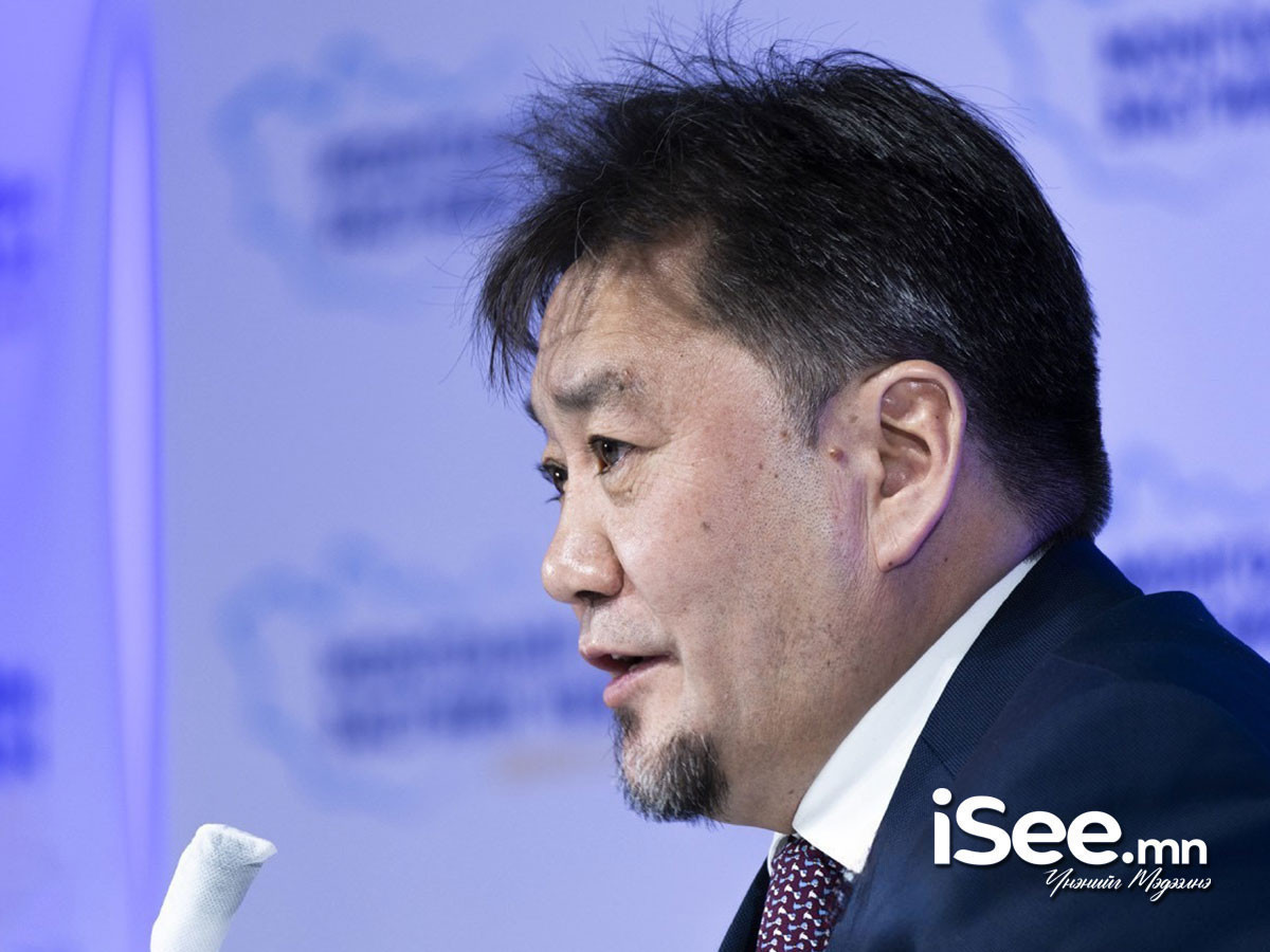 Инфляци 9.6 хувь болж өссөн байхад “Economic Catalyst” шагналыг Монгол банкны Ерөнхийлөгч Б.Лхагвасүрэнд гардуулсан нь шүүмжлэл дагуулав