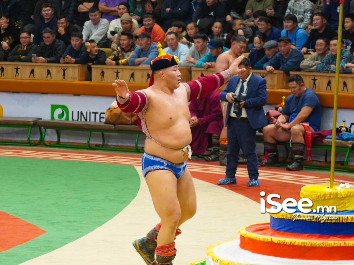 Бүгд найрамдах улсын ойн барилдаанд аварга П.Бүрэнтөгс, О.Хангай нар зодоглоно