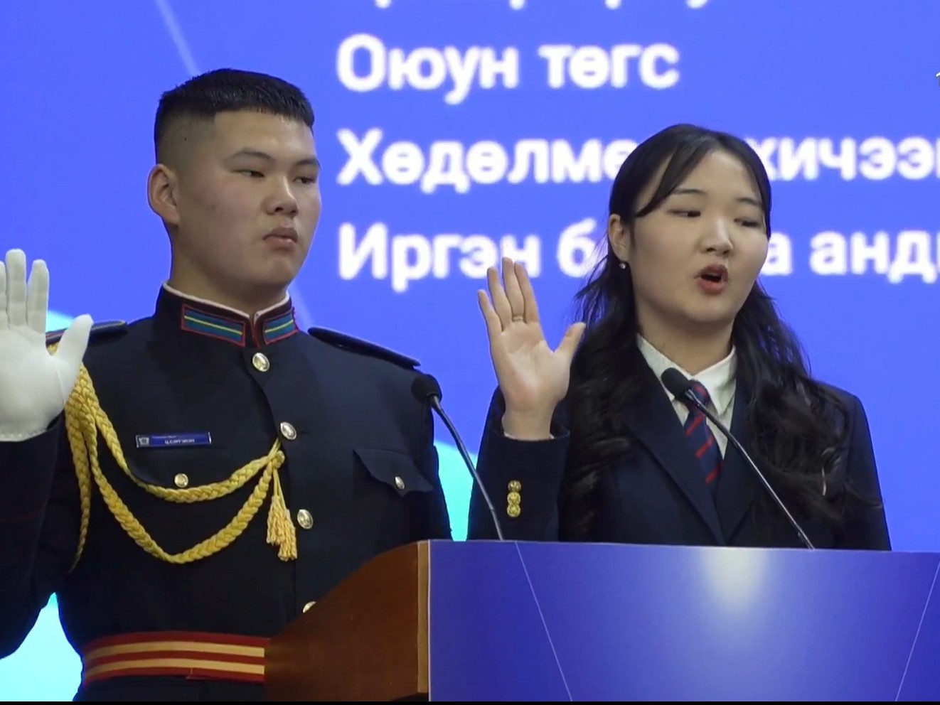 ШУУД: Энэ жил 63137 хүүхэд 16 нас хүрч иргэний үнэмлэхээ авч байгаагаас  төлөөлөл болж 872 хүүхэд Төрийн ордонд "Иргэний андгай" өргөв