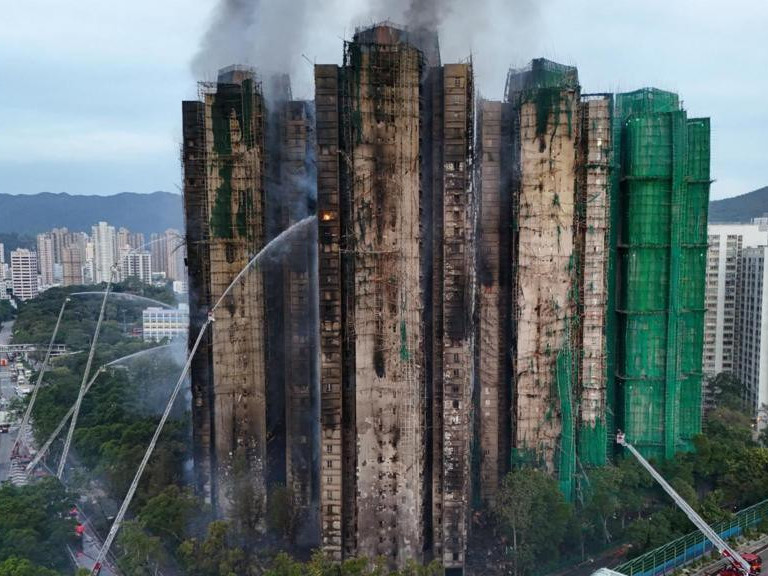 ВИДЕО: Хонконгт орон сууцны хороолол шатаж, 44 хүн амь насаа алдаж, 249 хүн сураггүй болоод байна