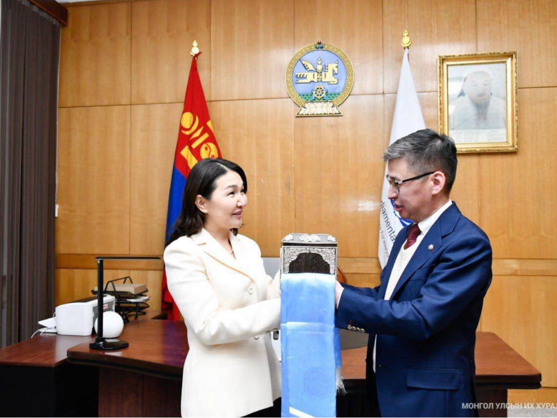 Улсын Их Хурлын Ерөнхий нарийн бичгийн дарга Л.Өлзийсайхан ажлаа хүлээн авлаа