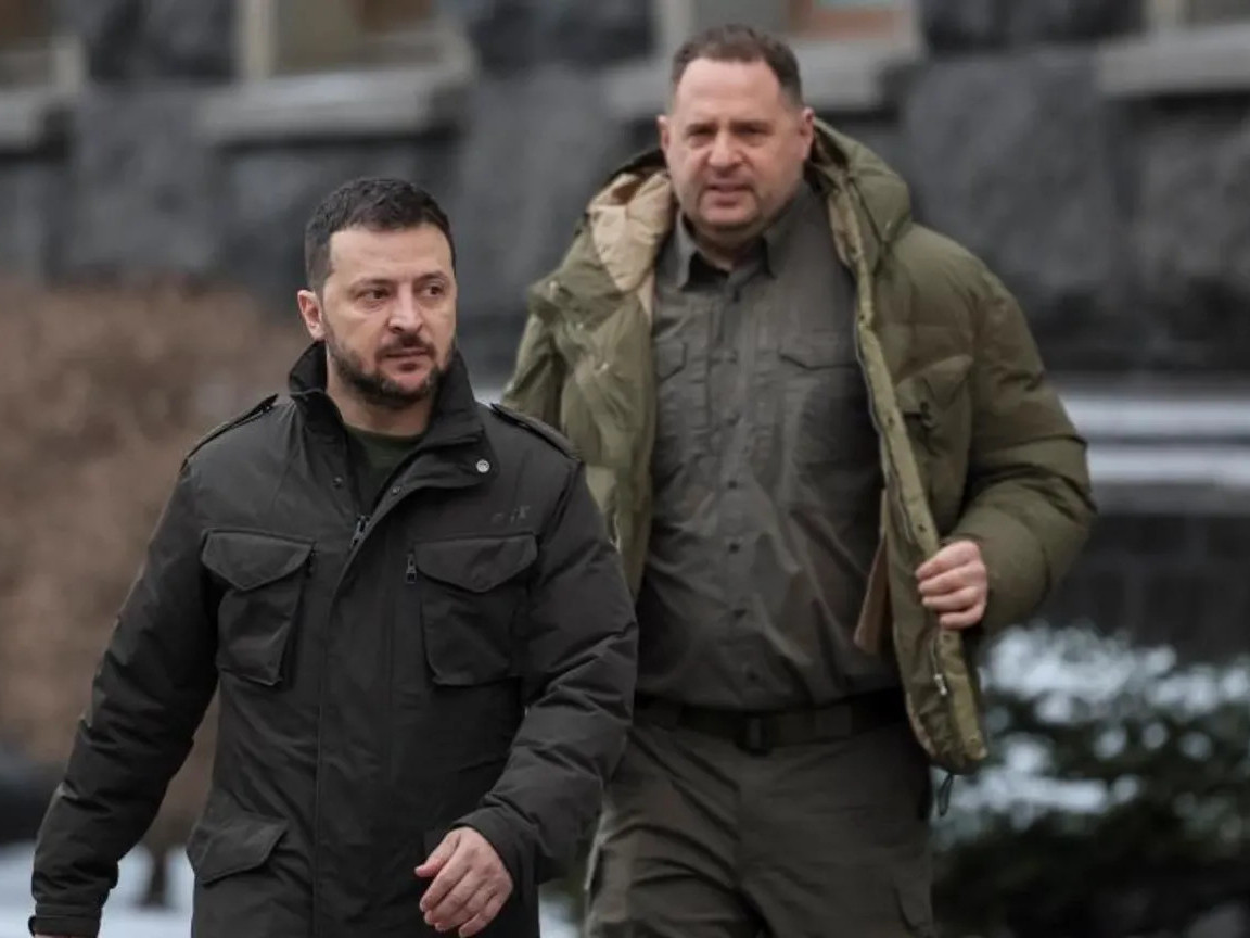 Гэрт нь хийсэн нэгжлэгийн дараа Украины Ерөнхийлөгчийн Тамгын газрын дарга А.Ермак ажлаа өгч буйгаа мэдэгджээ