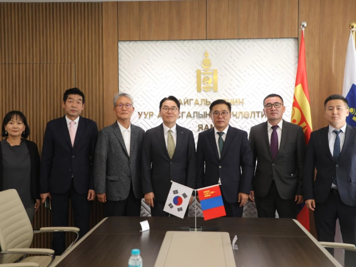 Тужийн нарсан ойн түймэрт өртсөн талбайг ойжуулсан солонгос компанийн төлөөлөлтэй уулзлаа