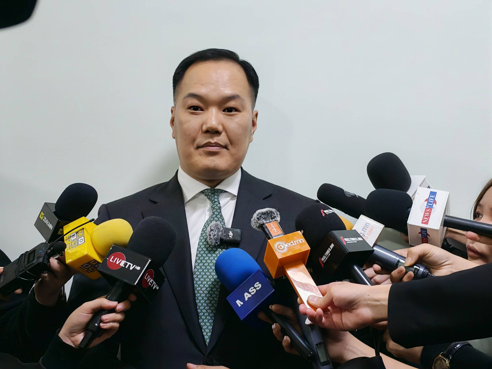 Б.Мөнхтамир: Би өөрийн хүсэлтээр ажлаа хүлээлгэн өгч байгаа /ВИДЕО/