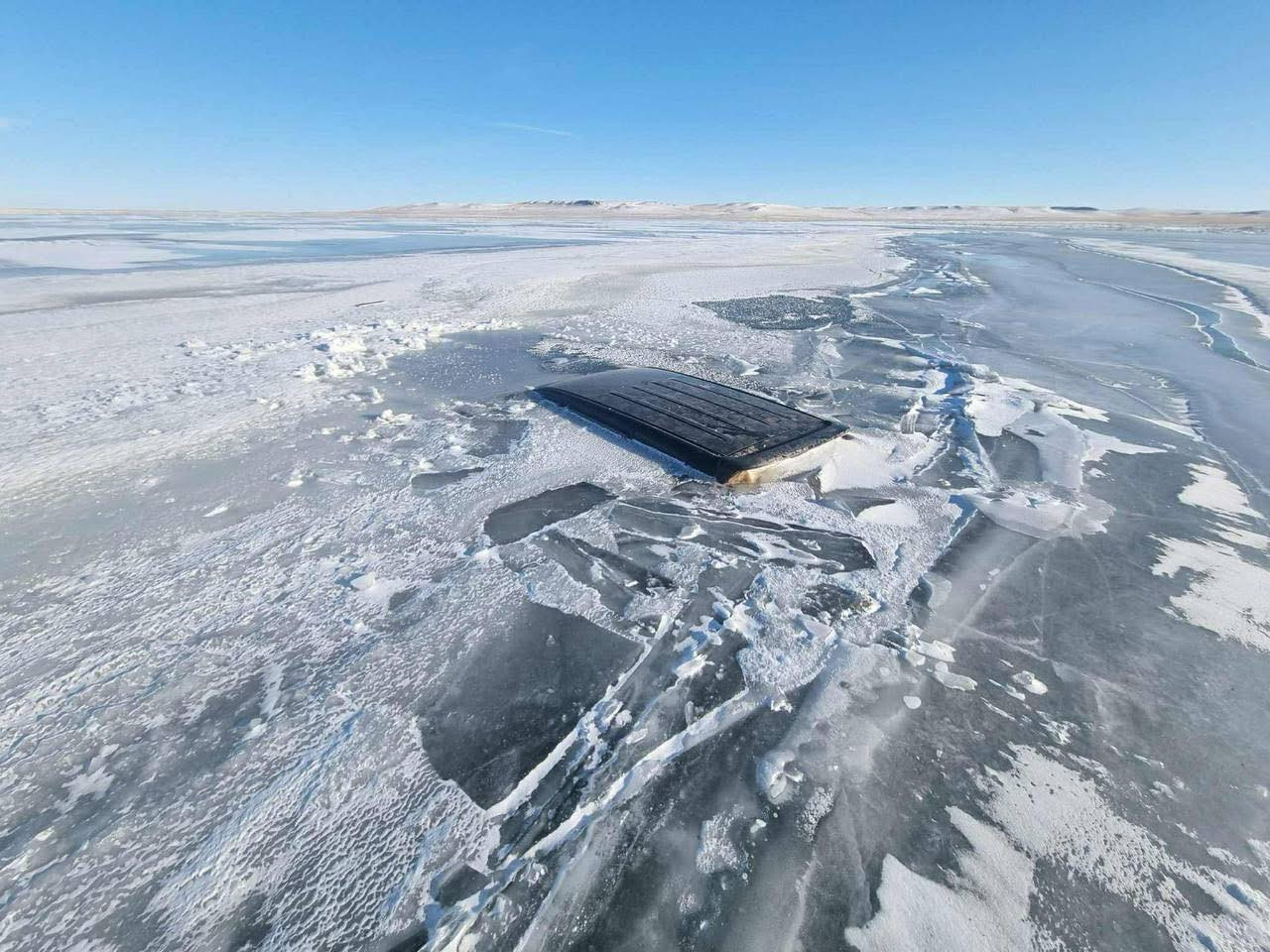  Дорноговь аймагт нуурын мөс цөмөрч, автомашин живсэн дуудлага бүртгэгджээ