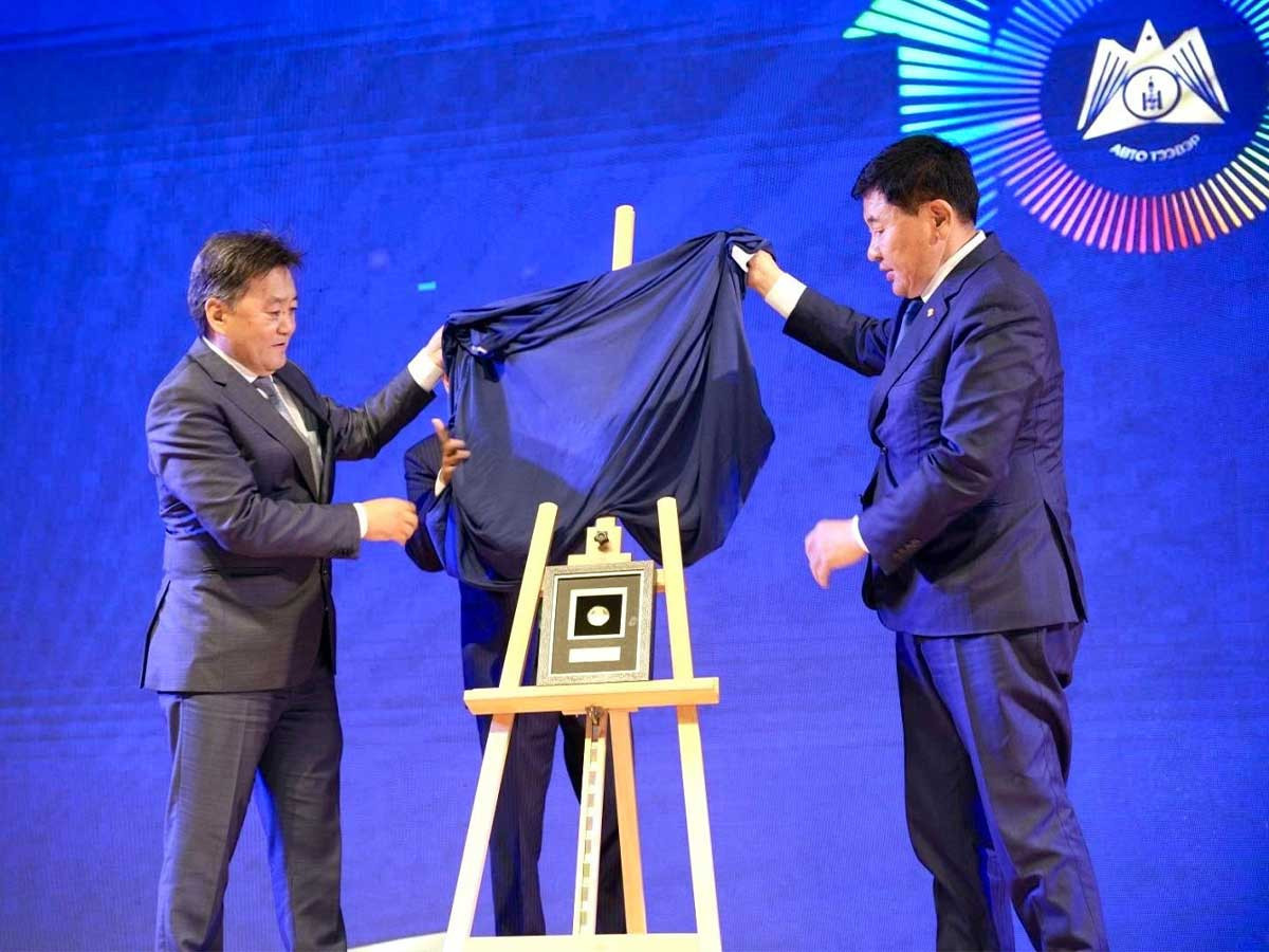 Автотээврийн 100 жилийн ойд зориулсан дурсгалын зоос бүтээв