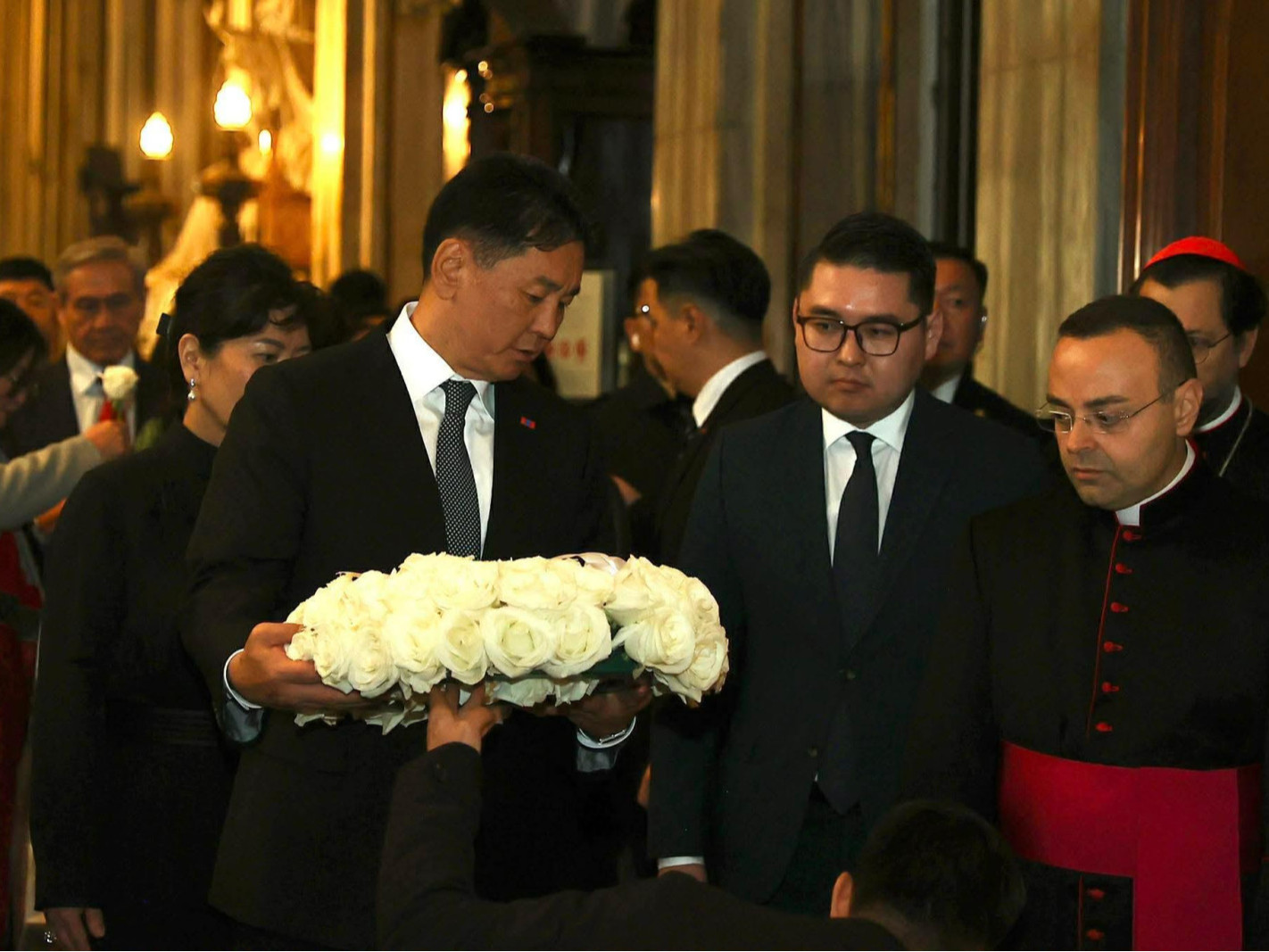 Монгол Улсын Ерөнхийлөгч Пап Францисын гэгээн дурсгалыг хүндэтгэлээ