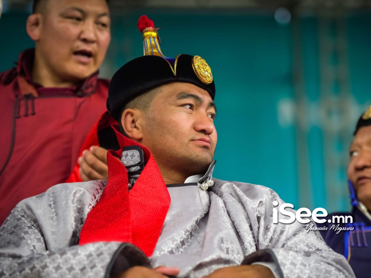Ц.Бямба-Отгон: Долоогийн даваанд Аймгийн хурц арслан Д.Алтанцоож арай түргэдэж мэх хийснээр барилдаан шийдэгдсэн