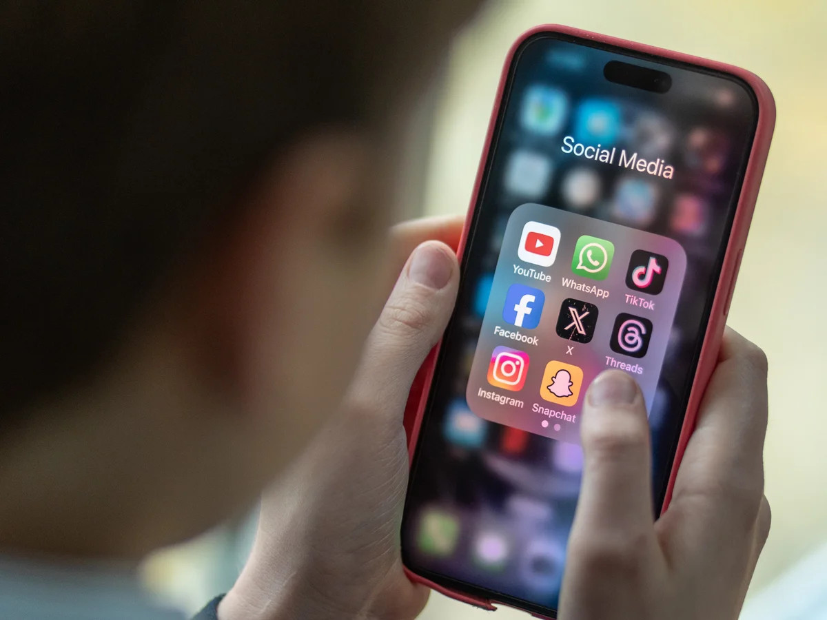 Австрали улсад 16-аас доош насны хүүхдүүдийн сошиал медиа хэрэглээг хязгаарлах хууль маргааш хэрэгжиж эхэлнэ