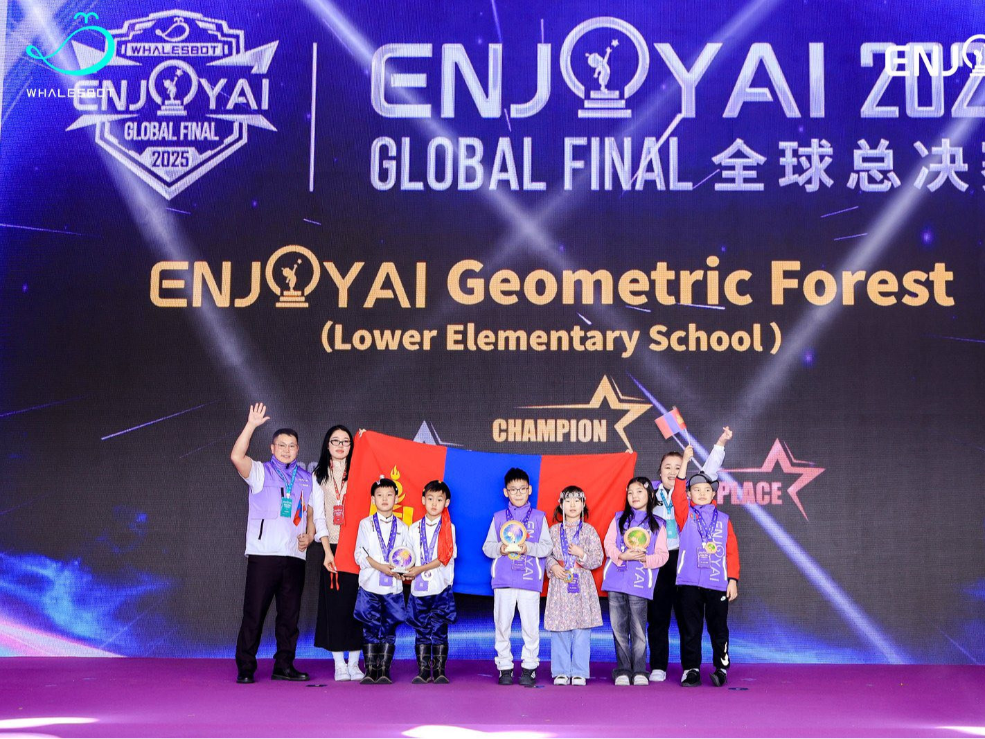 Робот кодчлолын ДАШТ-нээс манай улсын гурван сурагч алтан медаль хүртжээ