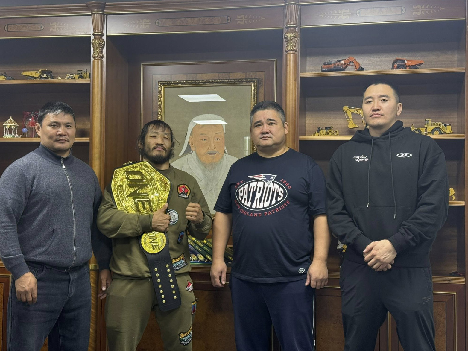 Б.Энх-Оргилын амжилтыг MGL-1 холбооны тэргүүн дэд ерөнхийлөгч асан У.Тулгаболд хоёр өрөө байраар урамшуулжээ