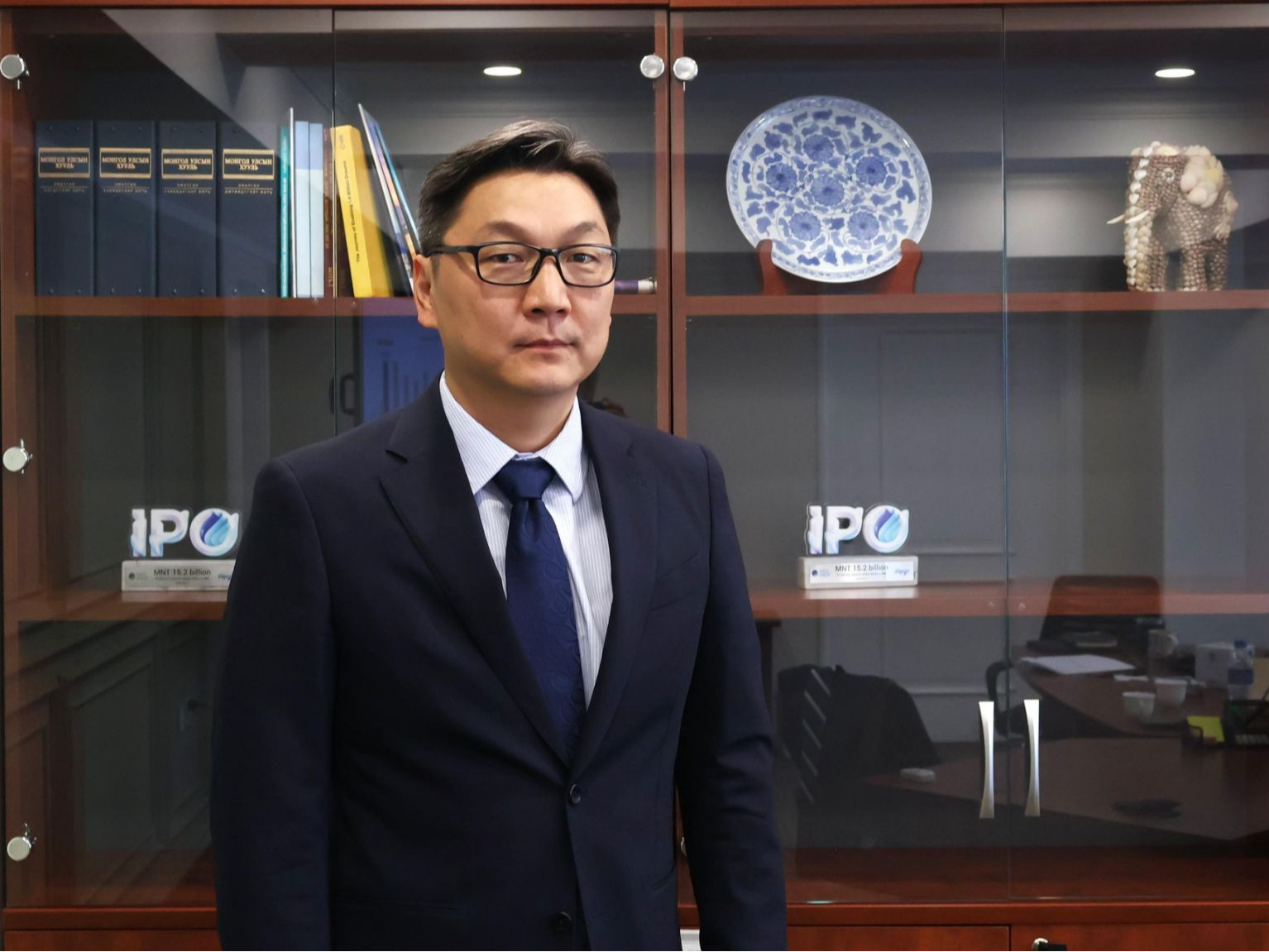 Д.Мөнхбатыг "Монголын хөрөнгийн бирж" ХК-ийн гүйцэтгэх захирлын үүргийг түр орлон гүйцэтгэгчээр томиллоо