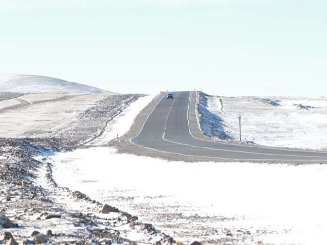 Улаанбаатараас Өвөрхангай аймгийн Бат-Өлзий сум хүртэл хатуу хучилттай автозамаар зорчихоор болжээ