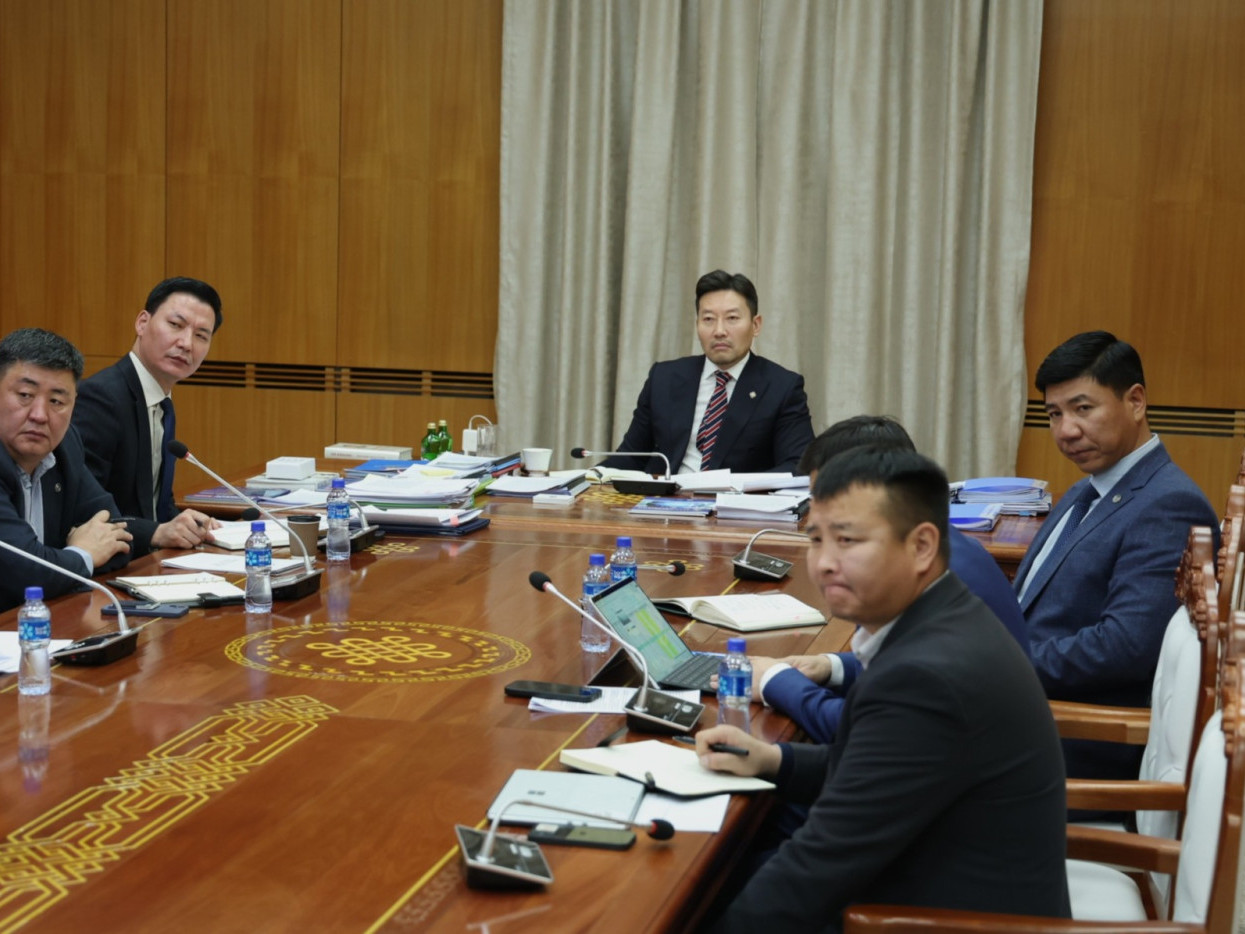 Өвөлжилт хүндэрч эхэлсэн аймгуудад улсын нөөцөөс өвс тэжээл хүргүүлж, ирэх сард газар дээр нь ажиллана