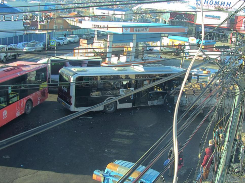 Өчигдөр нийслэлийн гол замуудад 12 осол гарснаас шалтгаалж түгжрэл үүсжээ