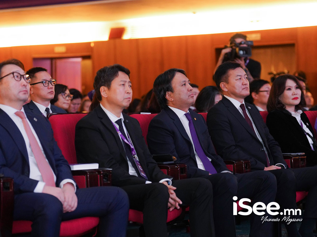 ФОТО: ХҮН намын VIII Их хурал 10 жилийн ойн баярын хурлаар үргэлжилж байна