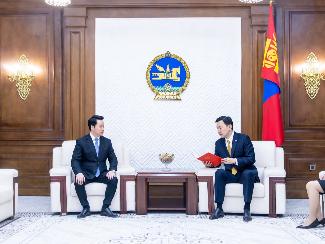 Элчин сайд нарыг эгүүлэн татах, томилох асуудлаар зөвшилцөх Монгол Улсын Ерөнхийлөгчийн саналыг өргөн мэдүүллээ