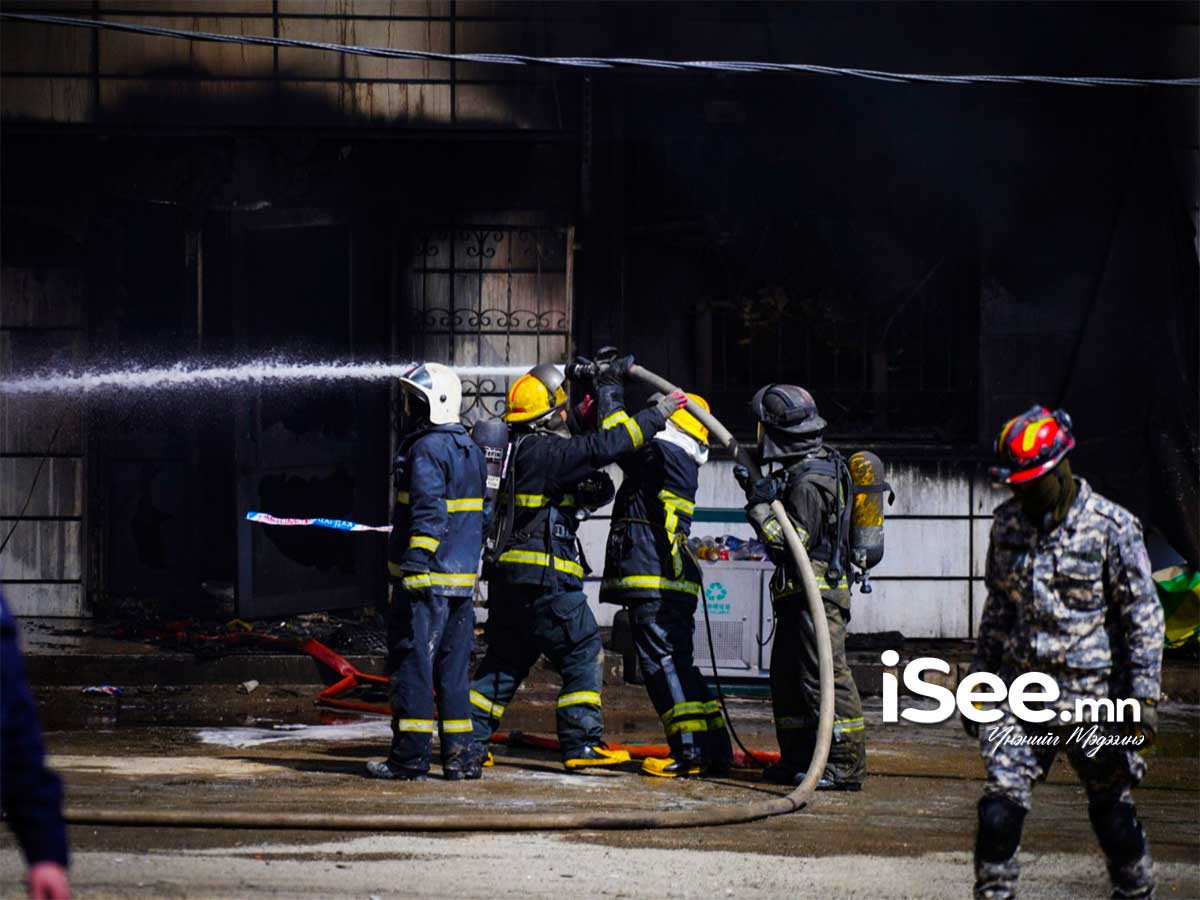 Урд шөнө Сонгинохайрхан дүүрэгт байрлах хүнсний дэлгүүр шатаж байсныг унтраажээ