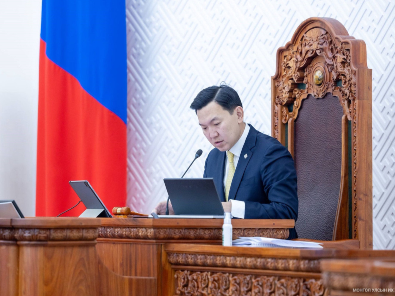 Наадам, цагаан сар амралтын өдөр таарвал ажлын өдөр нөхөж амрах тухай хуулийг УИХ дэмжсэнгүй 