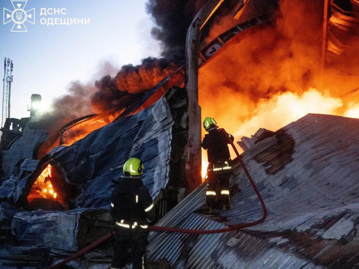 Оросууд Украины өмнөд хэсэгт дайралтаа эрчимжүүлж, боомтууд галд өртжээ