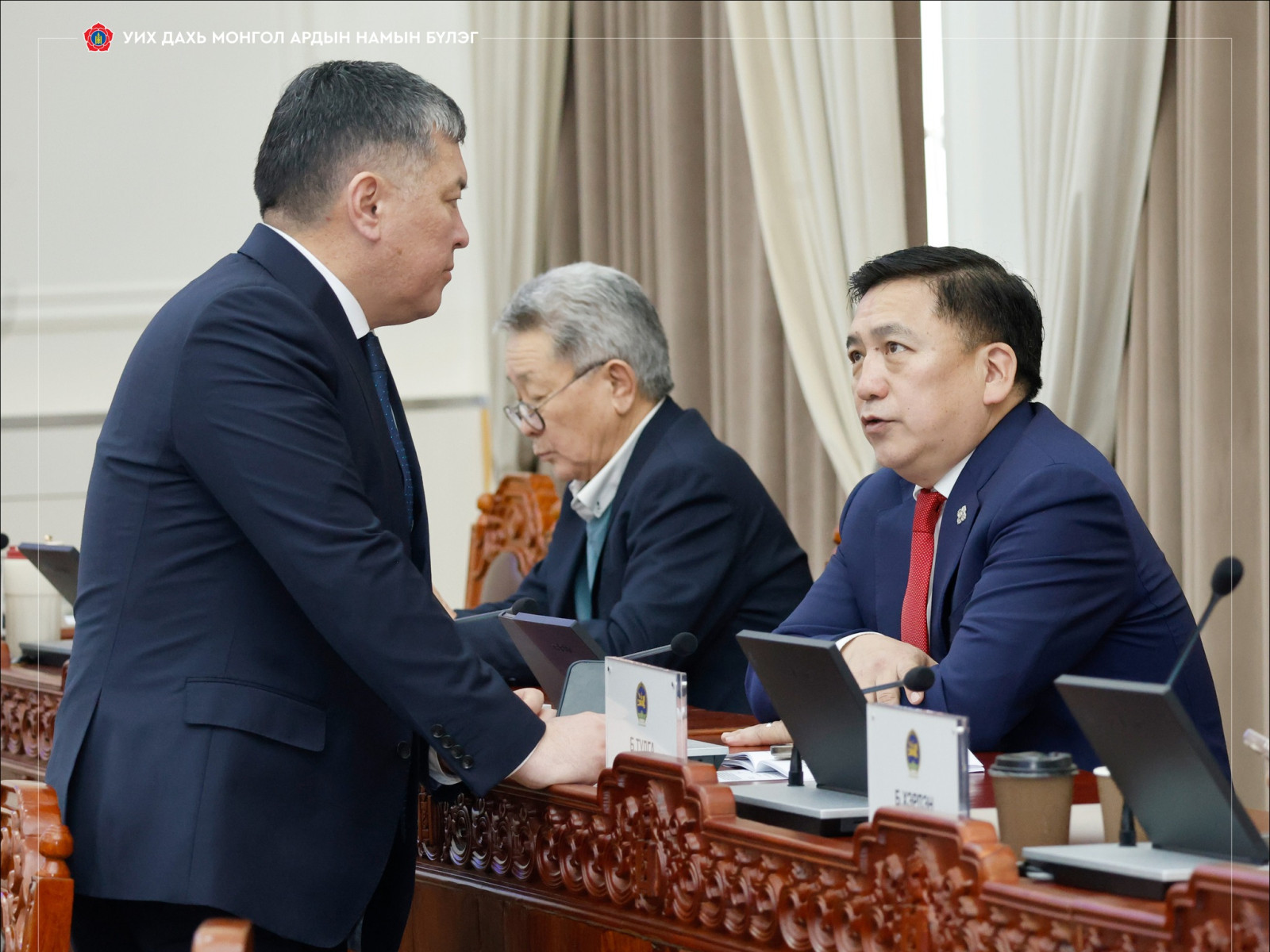 Төрийн өмчийг хувьчлах, өөрчлөн байгуулах үндсэн чиглэлийн төслийг хэлэлцэхийг дэмжлээ  