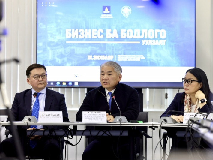 Бизнес эрхлэгчдэд Эдийн засгийн эрх чөлөөний тухай хуулийн төслийг танилцуулжээ