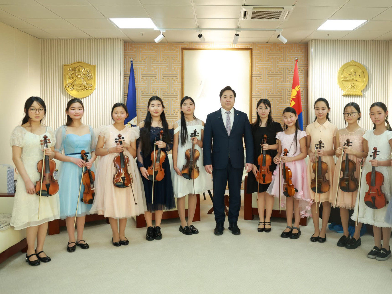 Нийслэлийн ИТХ-ын дарга Б.Баяр өсвөрийн хийлчдийг хүлээн авч уулзлаа